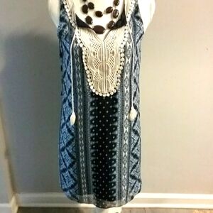 Women's size medium beautiful Decor blouse